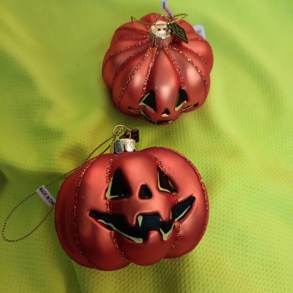 Set of 2 Glass Pumpkin Tree Ornaments NWT - Picture 1 of 2